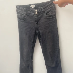 Lågmidjade jeans - Fina slutsålda Gina jeans, strl 164!  Nypris 349 kr🎀  Bra skick! 