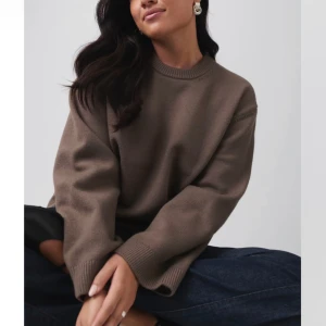 Brun stickad tröja - Från Ginatricot i strl M, oanvänd💖