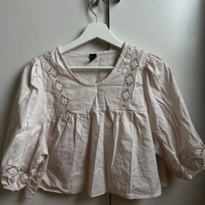Shein top - Worn once. Short top. Great for a summer look. 