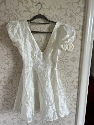 Showpo klänning - jättefin showpo klänning💕helt ny med prislapp 