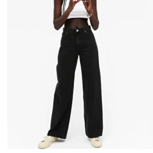 Yoko jeans - Dom populära yoko jeansen från monki! Storlek 25. Skriv för egna bilder💞