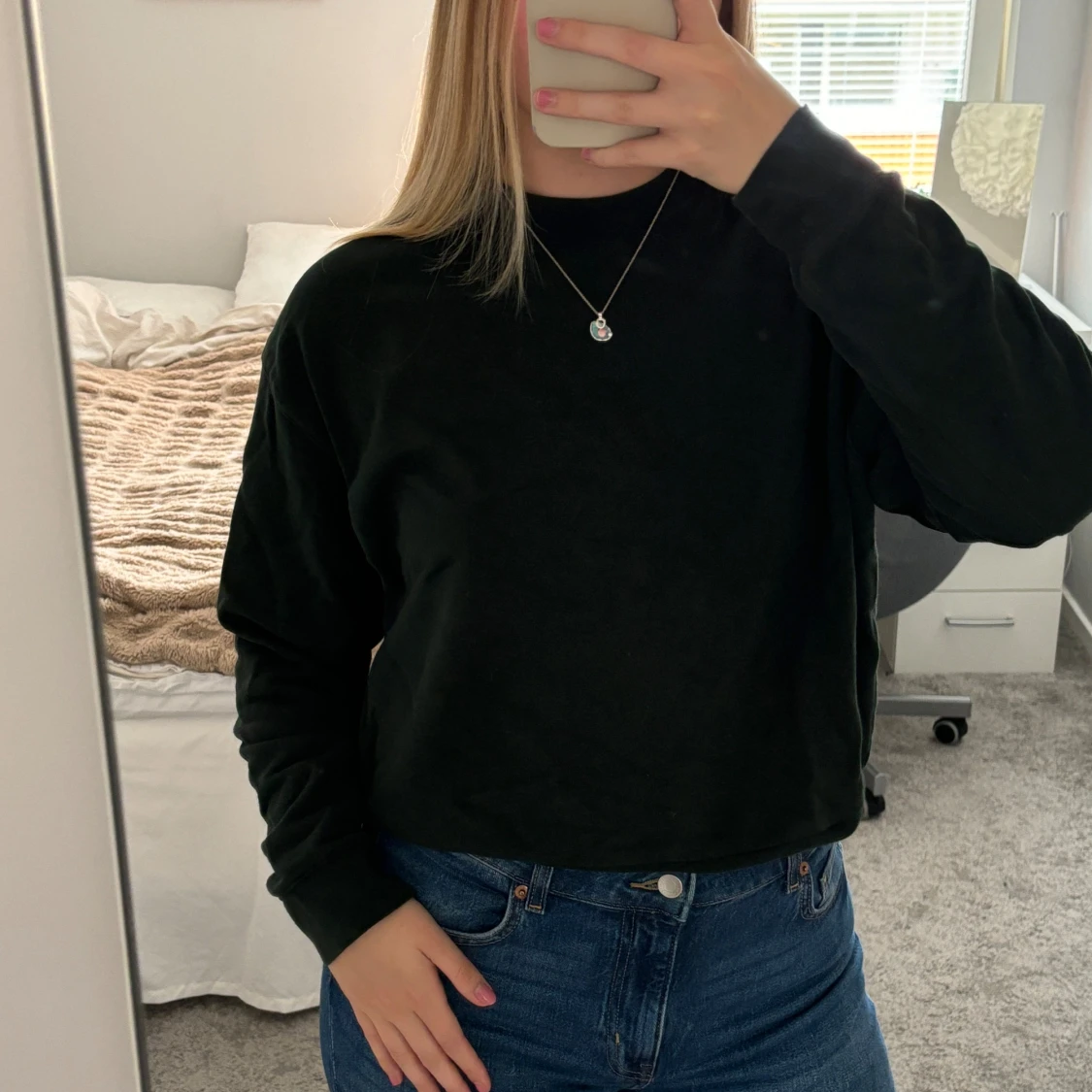 Mörkgrön sweatshirt från weekday  - 90