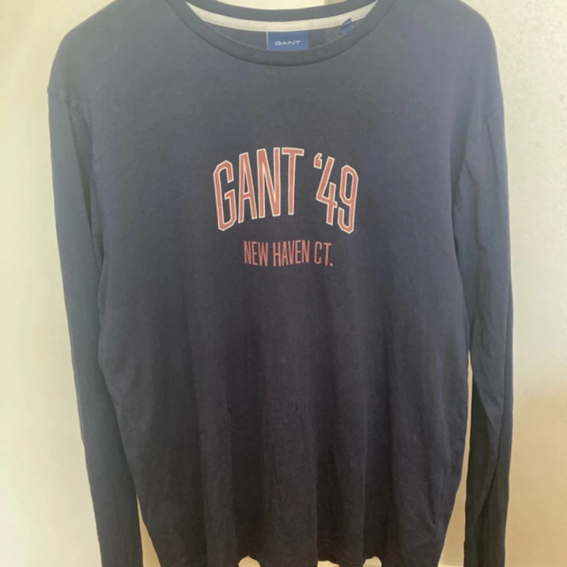 Mörkblå långärmad tröja från GANT