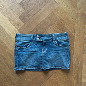 Lågmidjad jeanskjol - Sjukt fin jeanskjol från H&M!