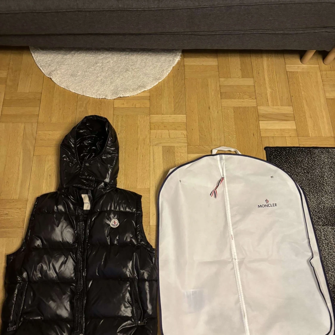 Svart moncler puffer väst med NFC