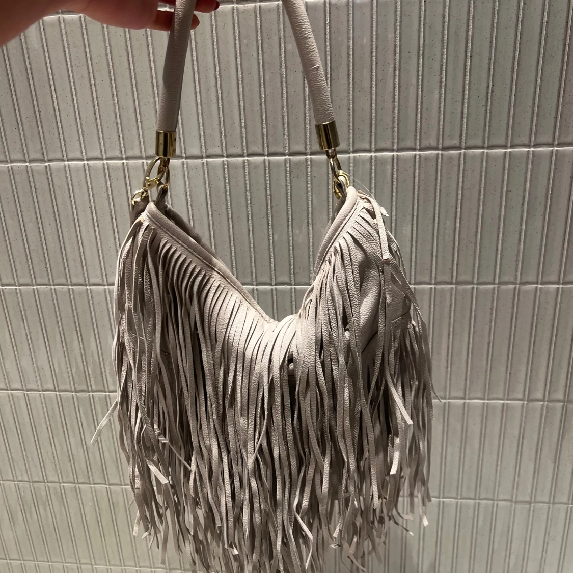  axelväska med fransar