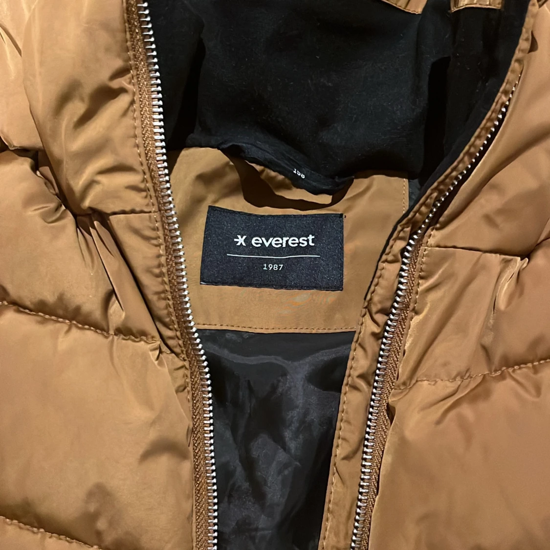 Brun jacka Everest - 90