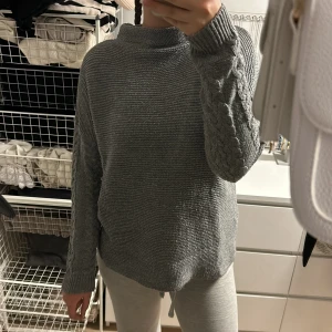 Grå stickad tröja - Mysig grå stickad tröja 💕