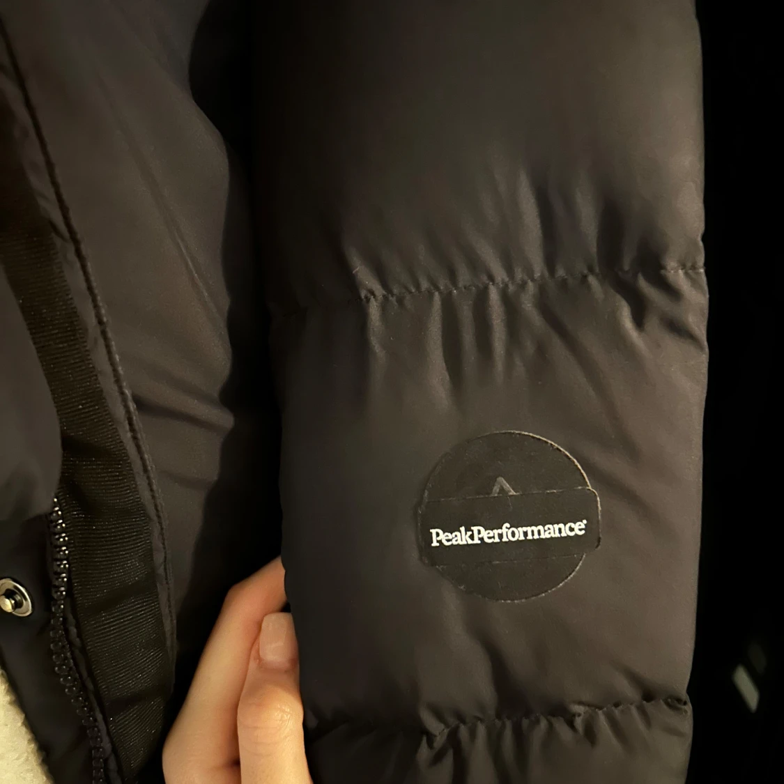 Svart dunjacka från Peak Performance - 92