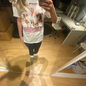 Björnzone T-shirt  - Björnzone T-shirt, nästan oanvänd. Inga hål eller skador🩷