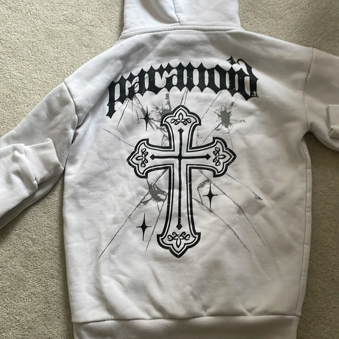 Vit hoodie med tryck - 90