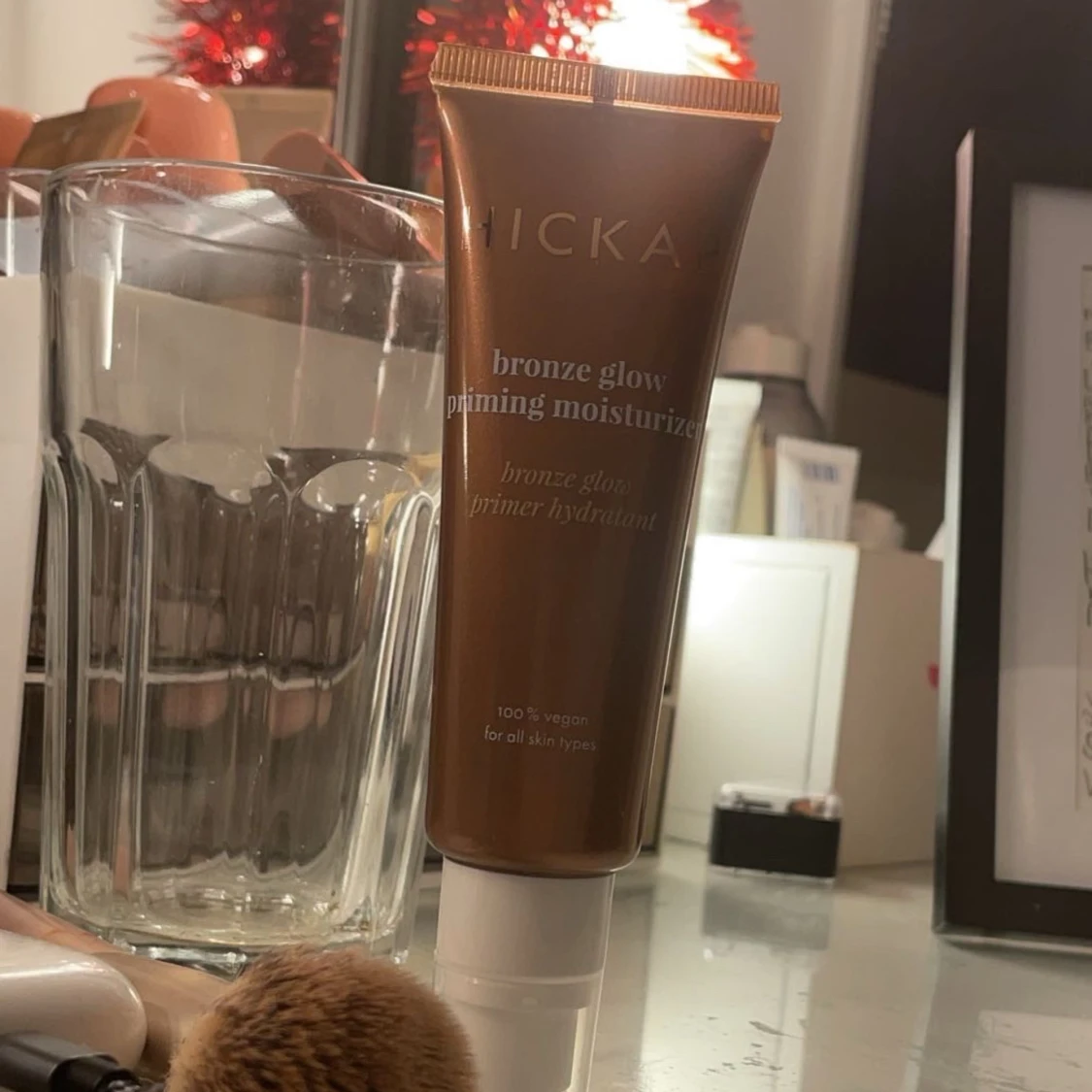 Bronze Glow Priming Moisturizer hickap