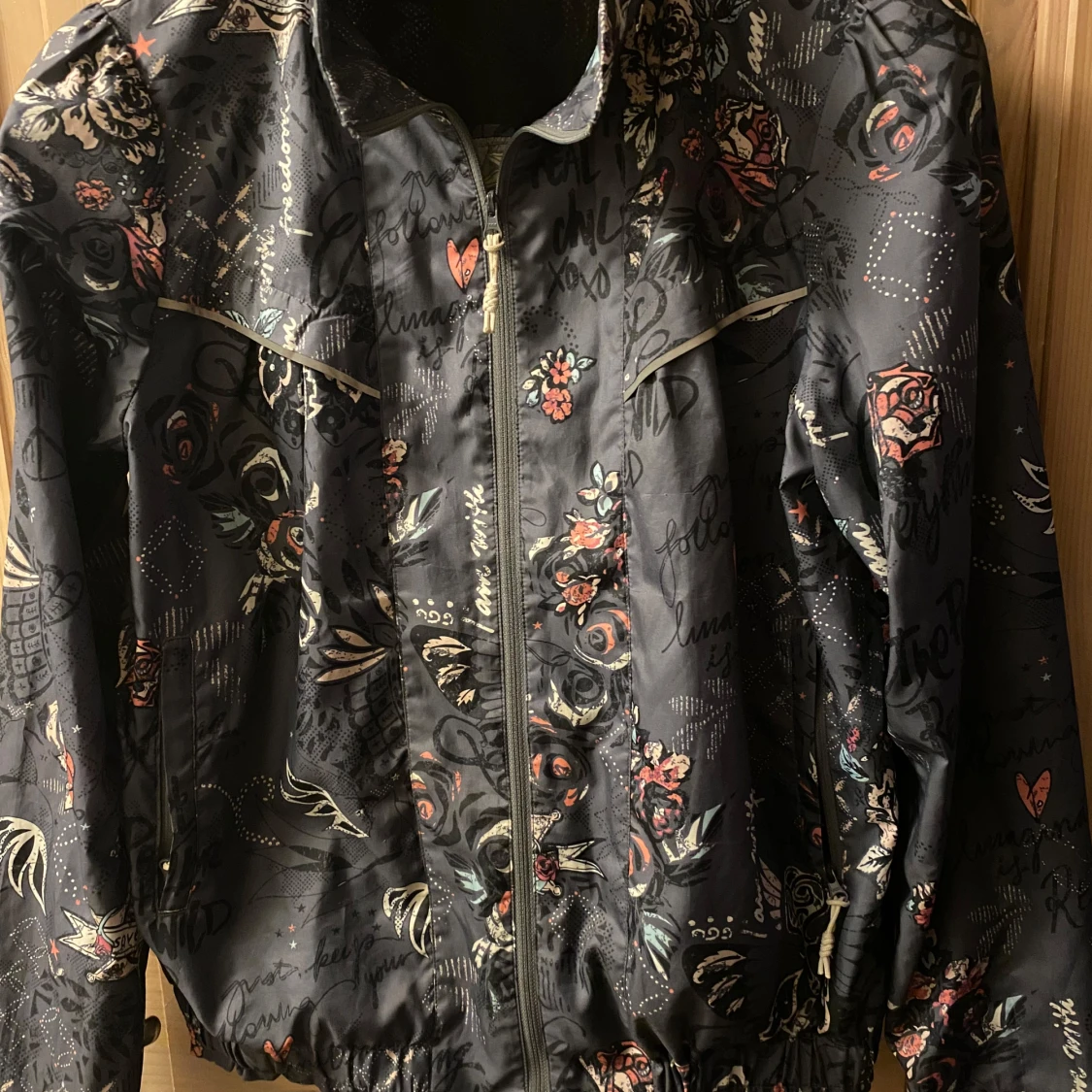 Svart mönstrad jacka från Odd Molly - 90