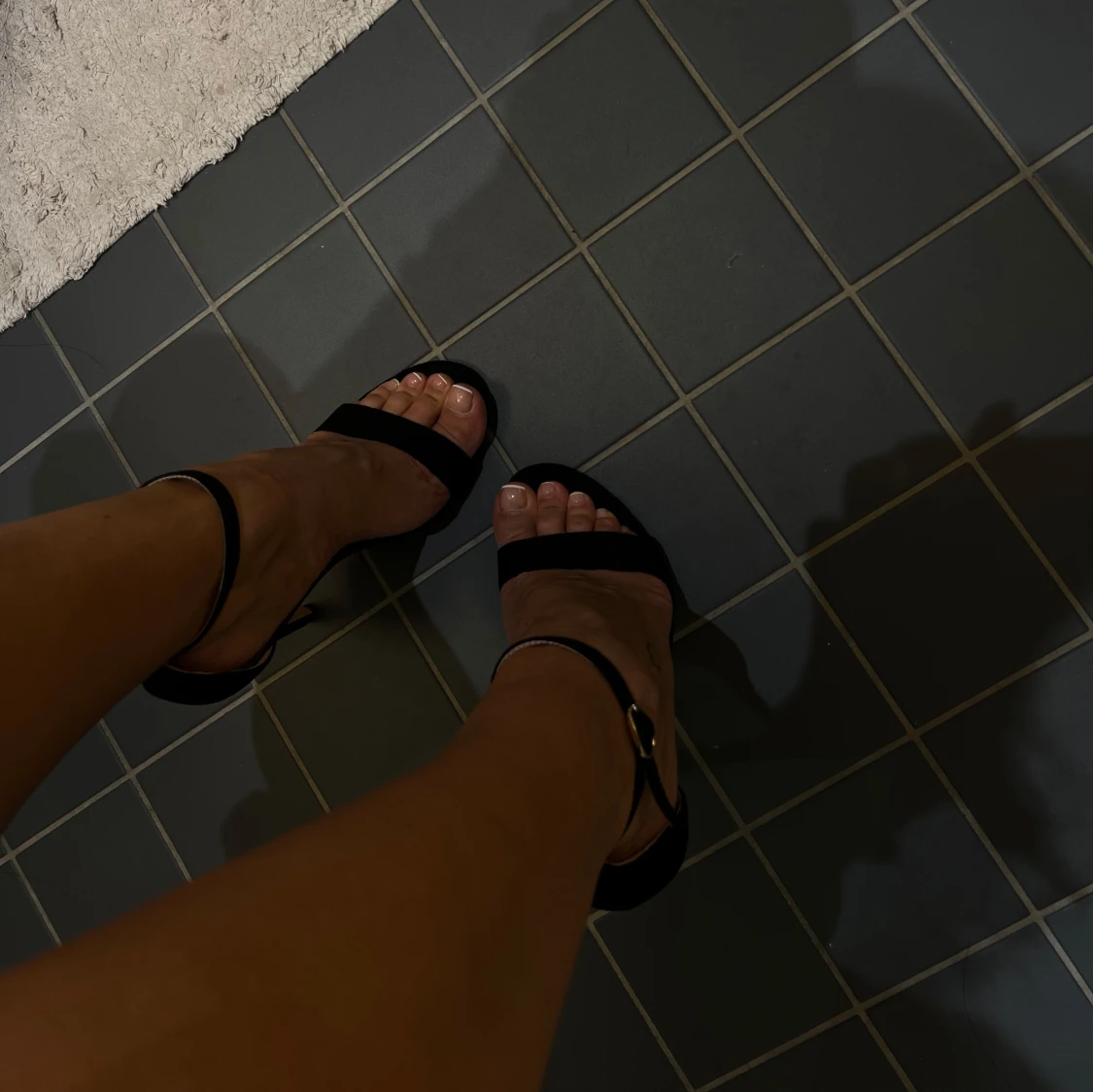 Svarta klackskor med remmar - 91