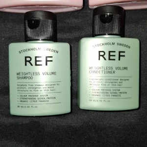 REF Weightless Volume Shampoo och Conditioner 60ml - REF Weightless Volume Shampoo och Conditioner är sulfatfria och designade för att skydda, stärka och ge volym till fint och tunt hår. Innehåller quinoa protein och organisk citrus paradisii. Perfekt för att bevara färg och ge håret en lätt känsla.