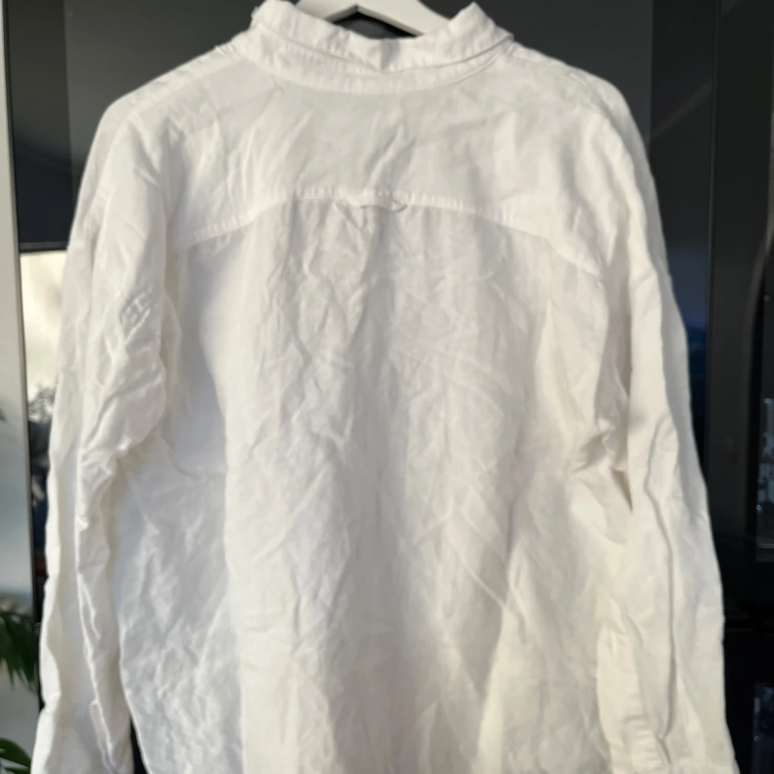 Vit linneskjorta från H&M - 90