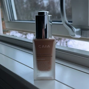 CAIA Dewy Drops - Säljer caia dewy drops i färgen 30W då jag beställde fel färg och hann aldrig returnera, helt oanvänd!