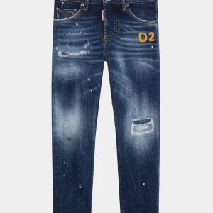 D2 Jeans 12år - Säljer mina D2 jeans pågrund av att jag inte använder dom. Jeansen är i mycket bra skick det finns inga märken eller fläckar. Nypris är 3500kr jag säljer dom för 1800kr dom är i barn storlek 12år va inte rädd att höra av dig😃