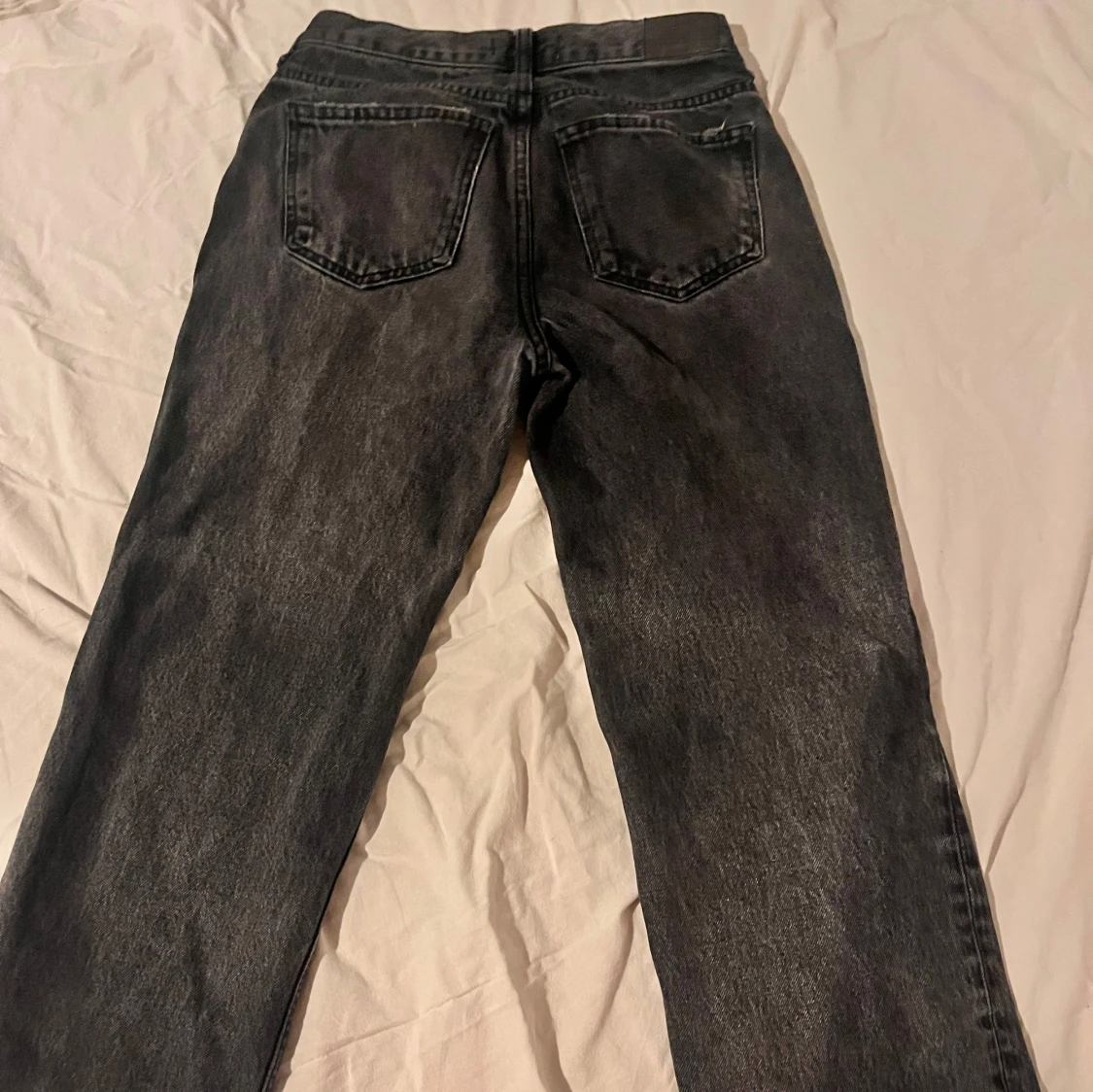 Low straight jeans från Gina tricot  - 90
