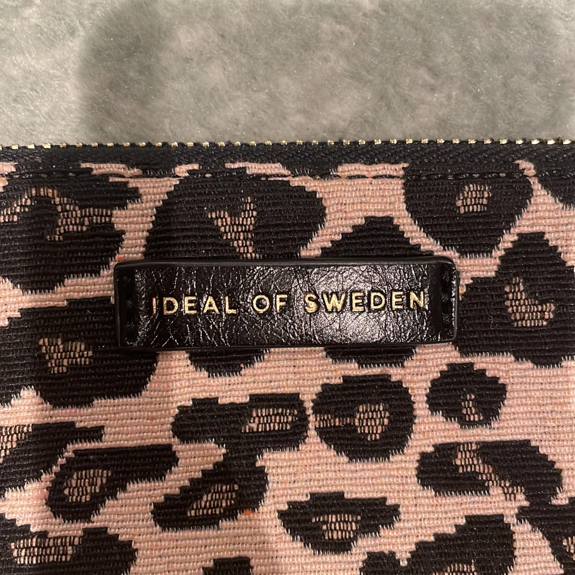 Leopardmönstrat datafodral från Ideal of Sweden - 91