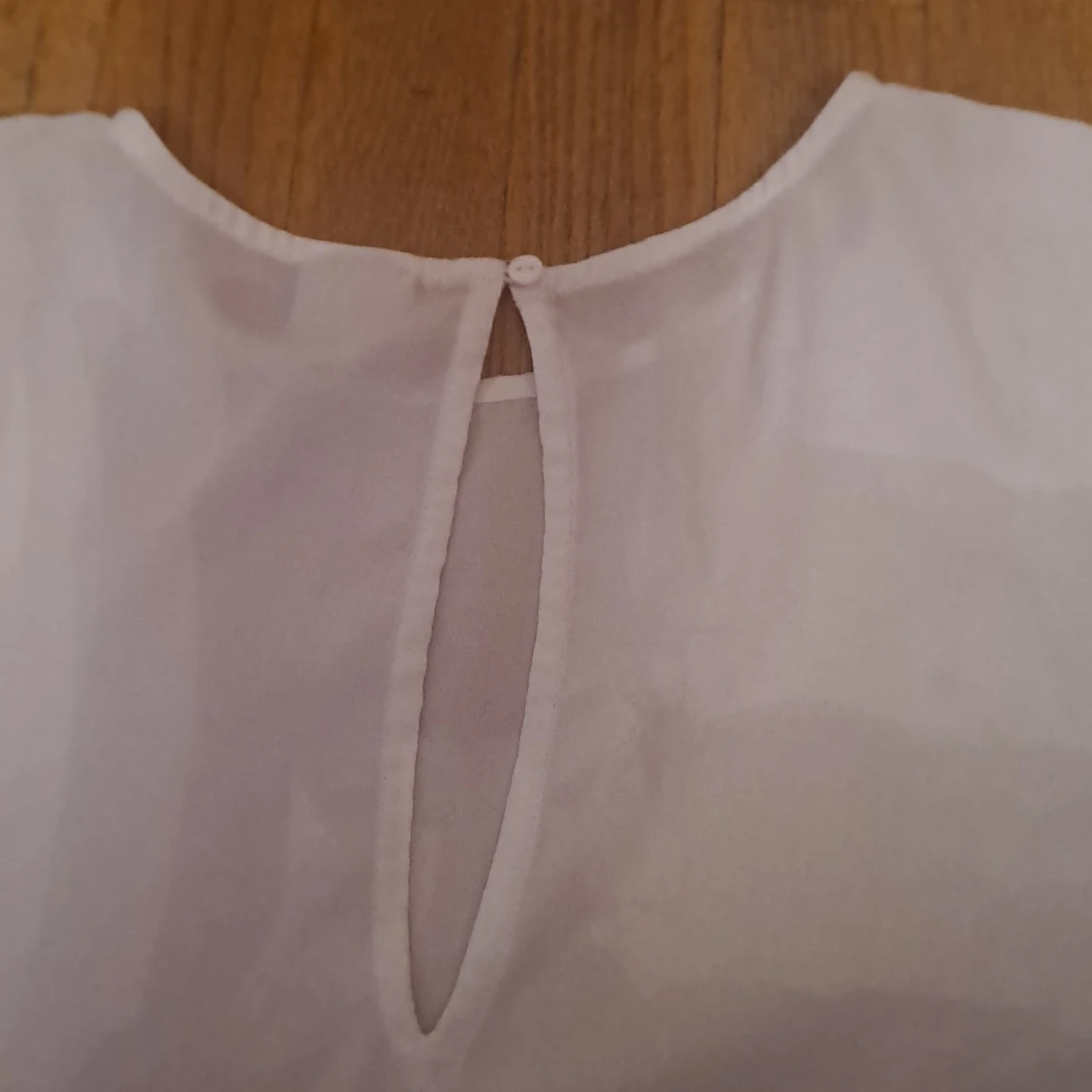 Vit blus från Gina Tricot - 91