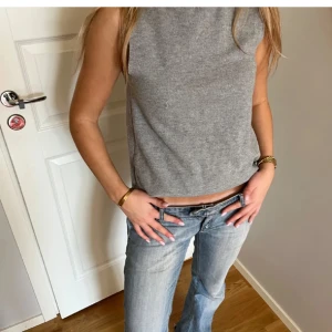 Grå polo  - Grå polo tröja från zara i storlek L passar S