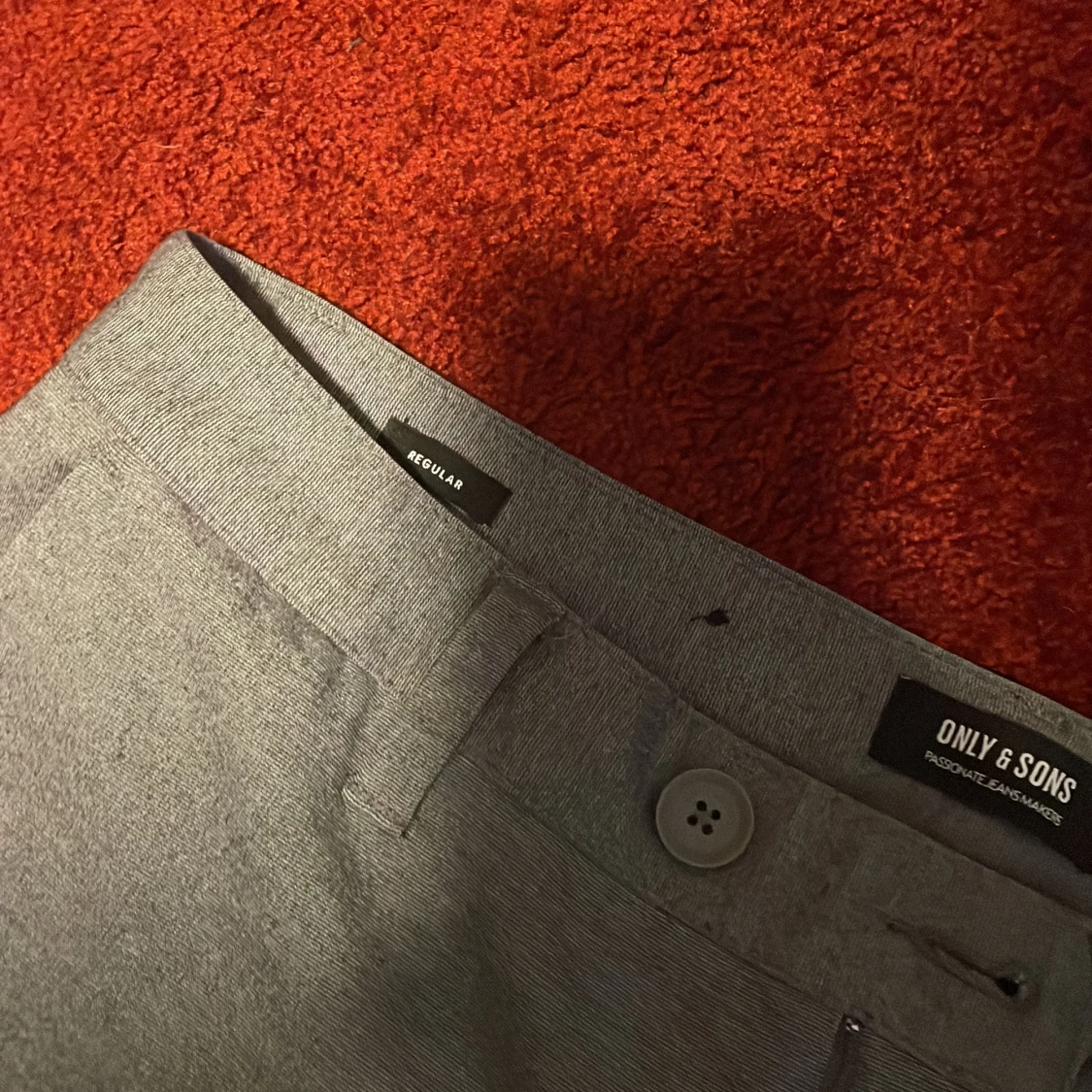 Svarta mjukis kostymbyxor, grå och blåa mjuka kostymbyxor. - 93