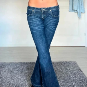 Jeans - -