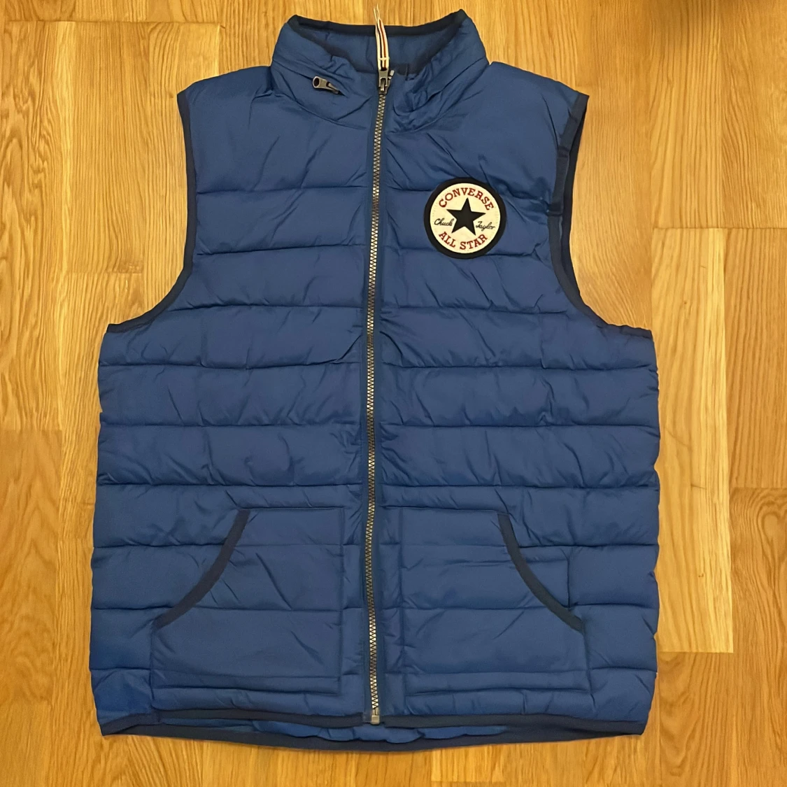 Blå dunväst från Converse