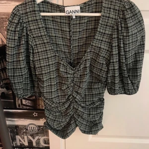 Ganni topp - Såå fin topp som tyvärr inte kommer till användning 