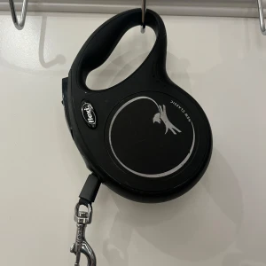 Flexikoppel XS - 3 m långt från Dogman. Använt ca 3 ggr. Passar ej på våra promenader 