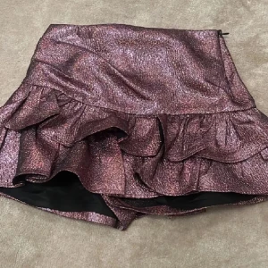 Zara glitter kjol - Supersnygg glittrig kjol från Zara i jättebra skick