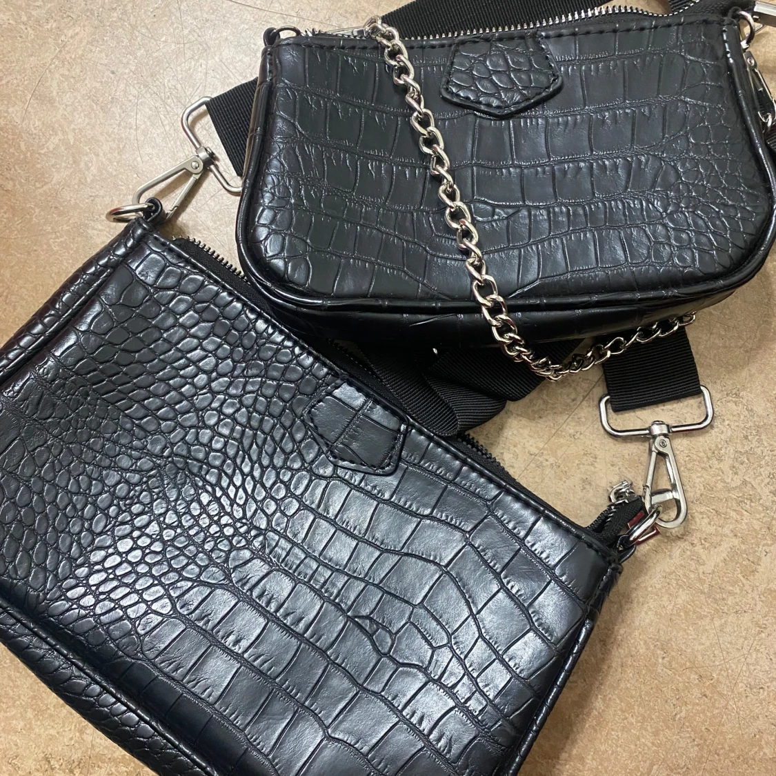 Svart axelväska med kedjedetalj - 90