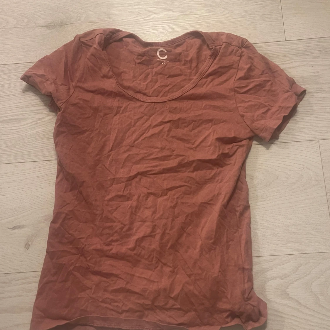 Rostfärgad t-shirt i ekologisk bomull