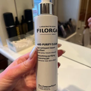 Filorga Age Purify Clean cleanser - Utjämnande och renande rengöringsgel för en ny hud effekt efter 7 dagars användning! Ansiktssrengöring med en unik formula från FILORGA som är framtagen av experter inom estetisk medicin och dermatologi. Rek pris 365kr. Cirka 70 % kvar av produkten!