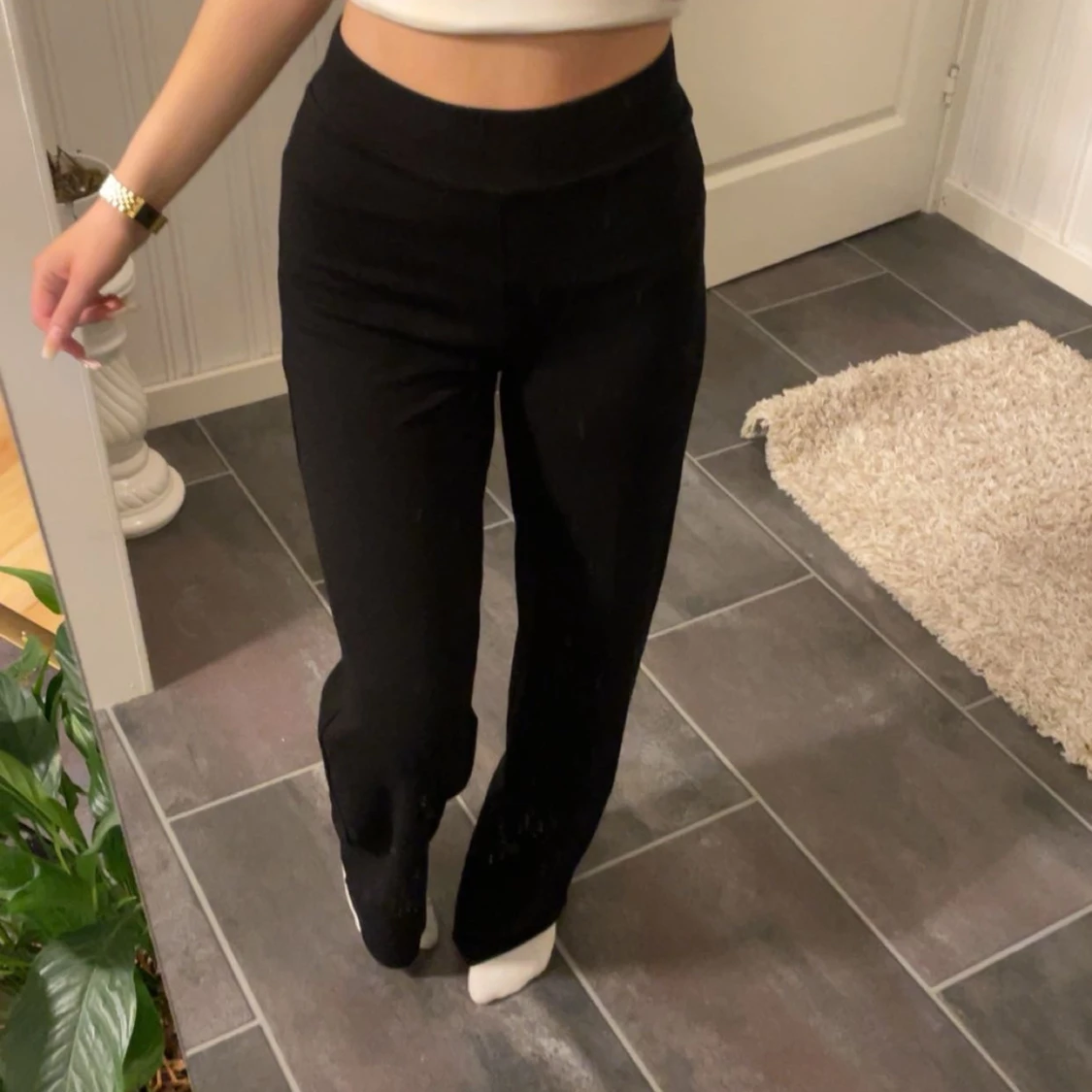Svarta tygbyxor från GinaTricot - 1