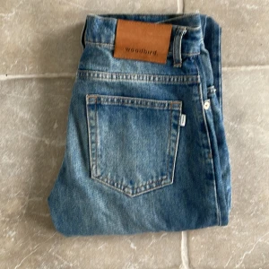 Woodbird jeans w26 L28  - Woodbird jeans i bra skick. Storlek W26 och L30 men är snarare som en L28 
