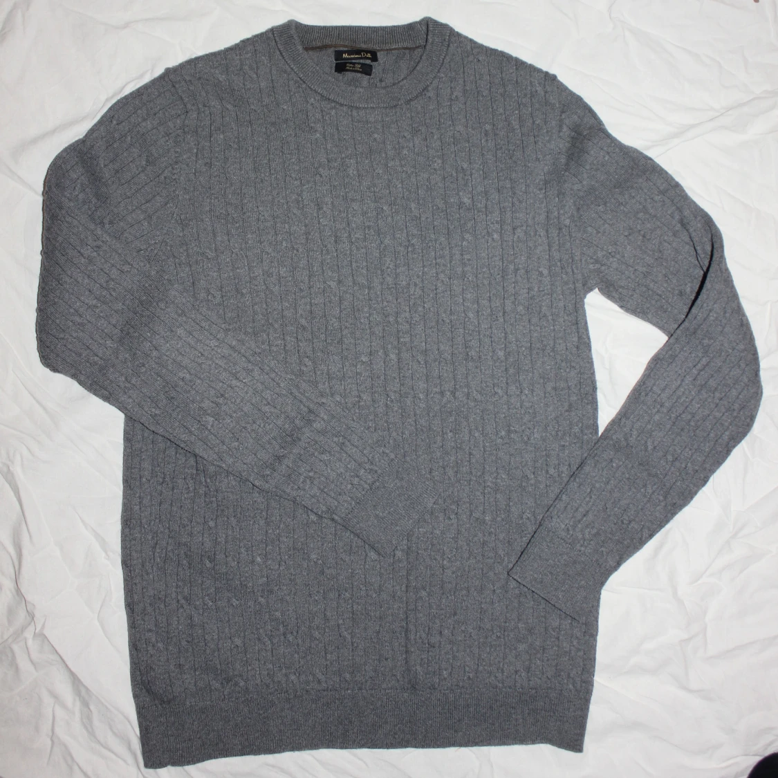 Grå stickad tröja från Massimo Dutti