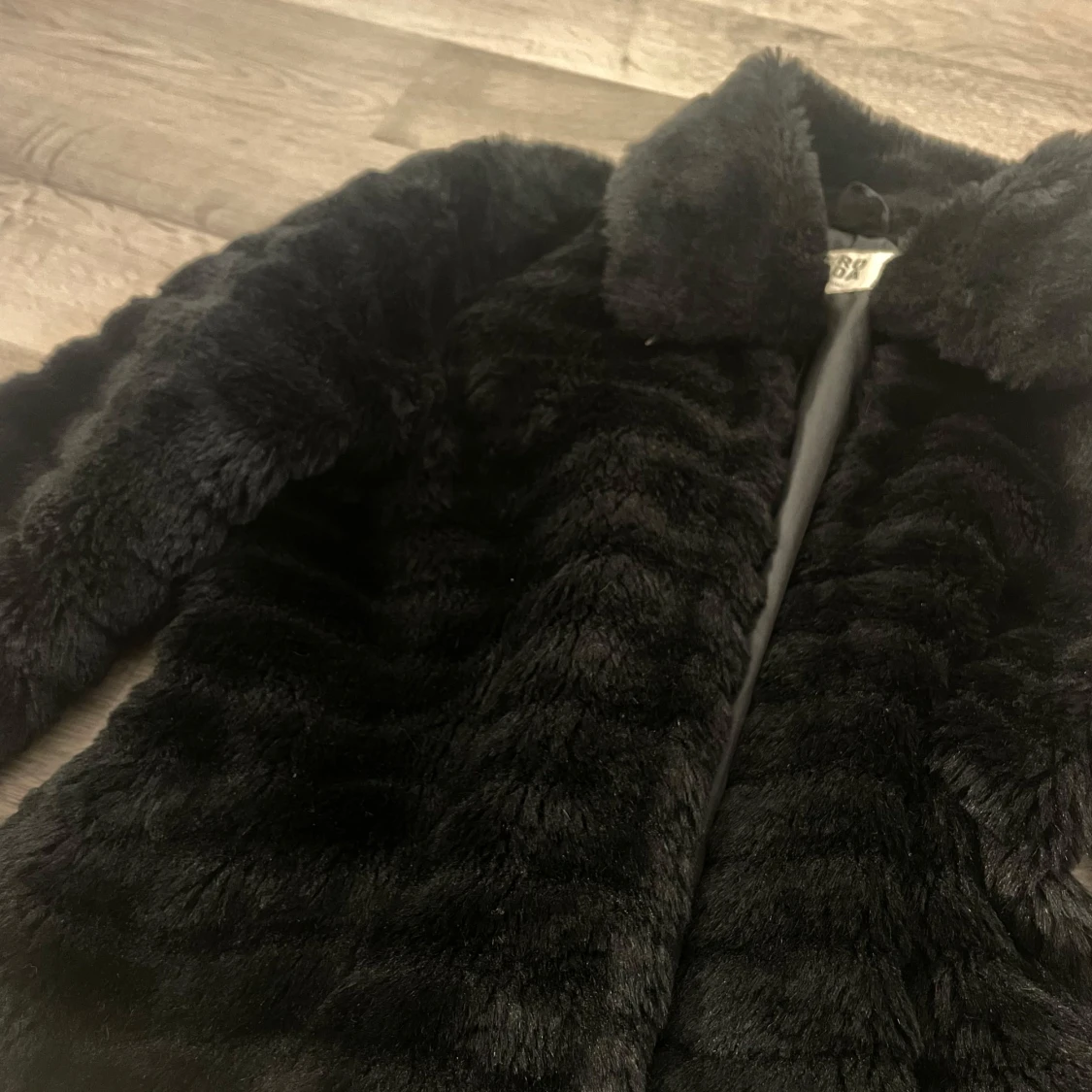 Svart pälsjacka från Vero Moda - 2