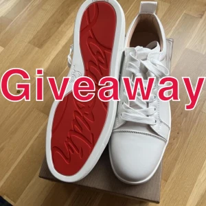 Christian Louboutin  - Lottar ut ett helt nytt par Christian Louboutin skor det som krävs för att vara med och delta i giveawayen är att följa mig och likea 5 styckna av mina andra annonser. Vinnaren lottas ut den 25 februari✅