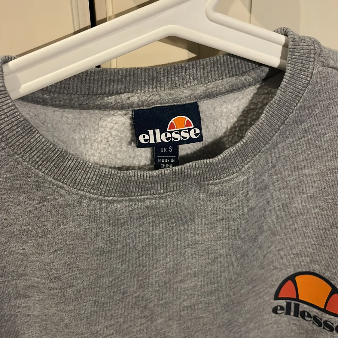 Grå sweatshirt från Ellesse - 2