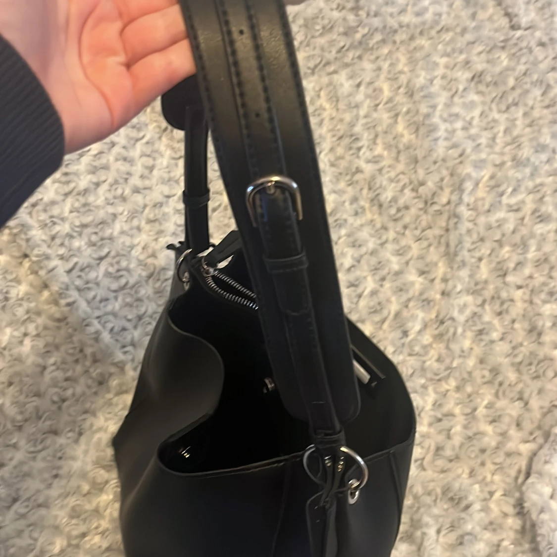 Svart axelväska från Valentino - 4