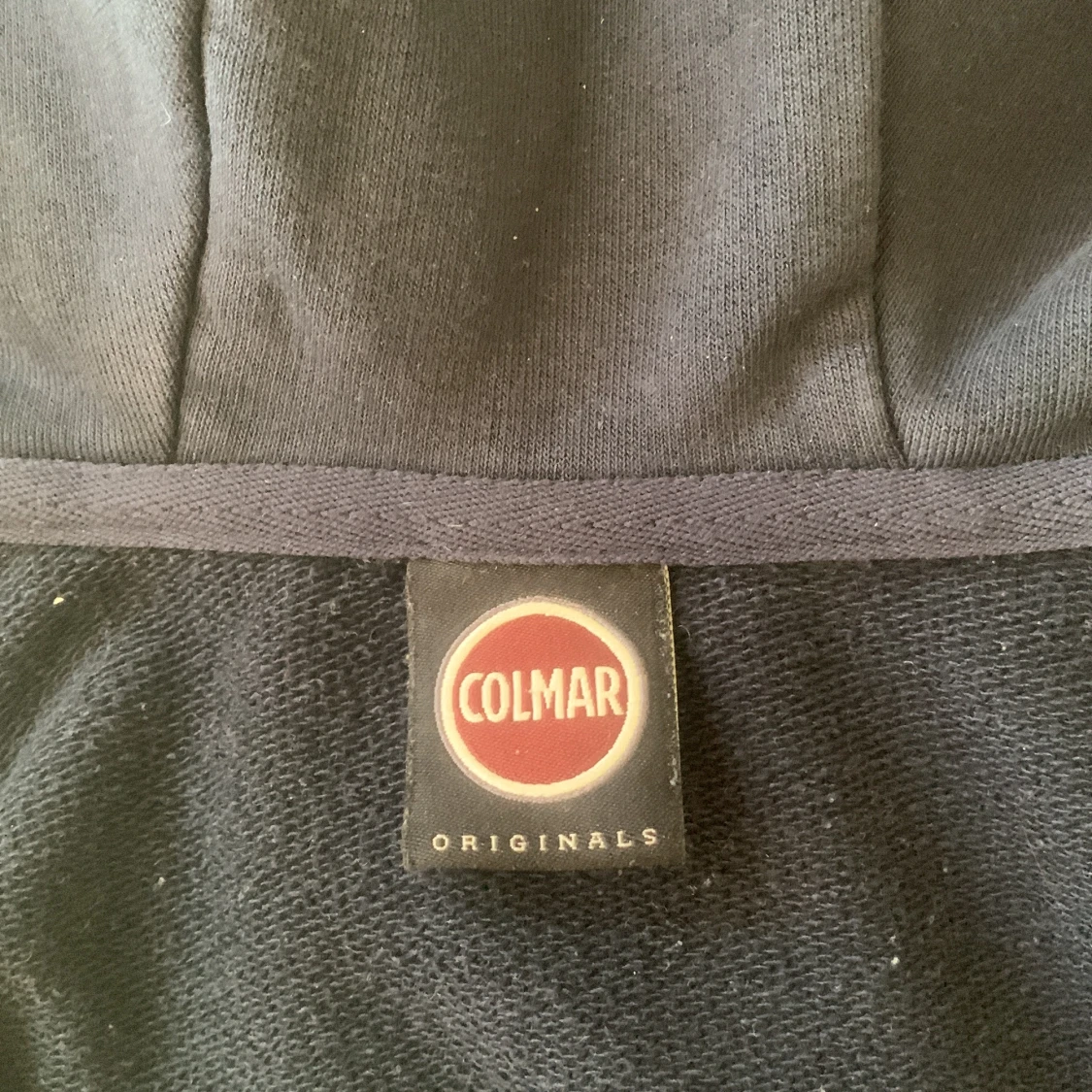 Svart hoodie från Colmar - 1