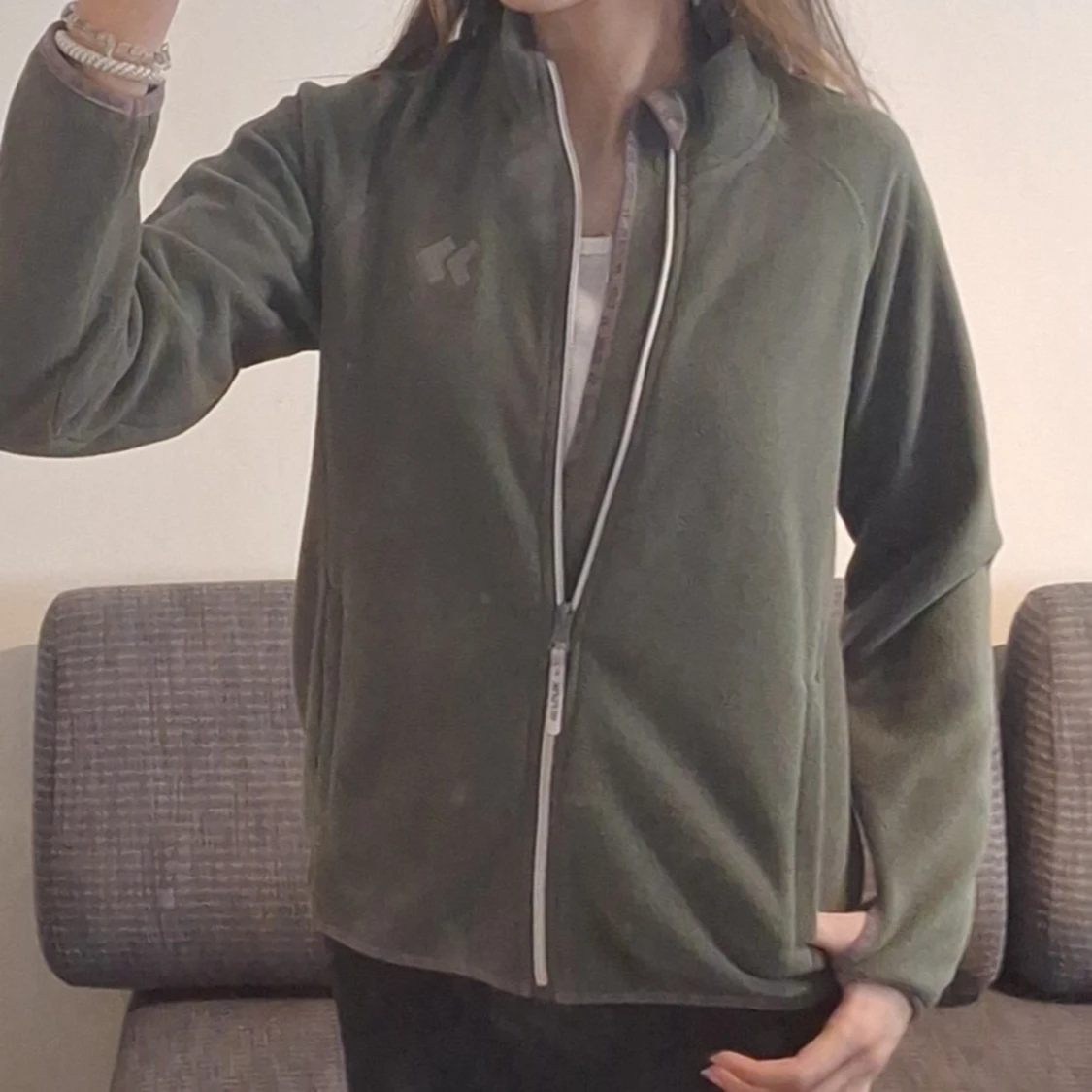 Grön fleecejacka med dragkedja