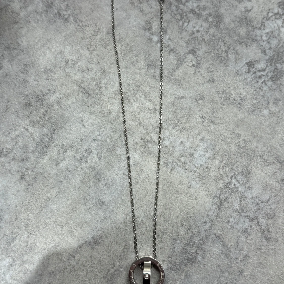 Halsband från Edblad med cirkel och sten - 1