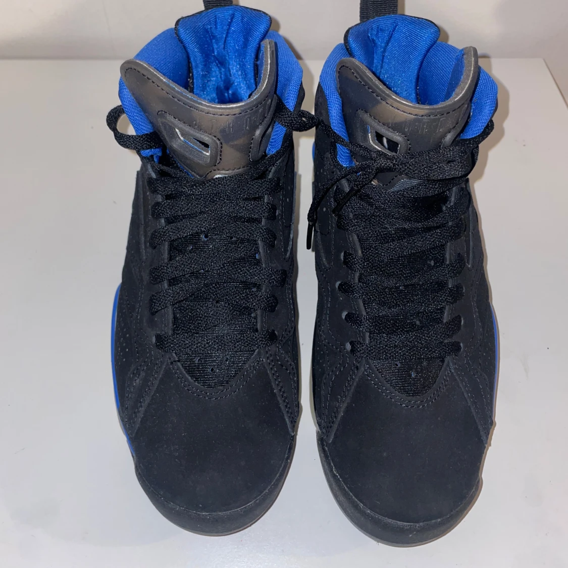 Svarta och blå Nike Air Jordans - 3