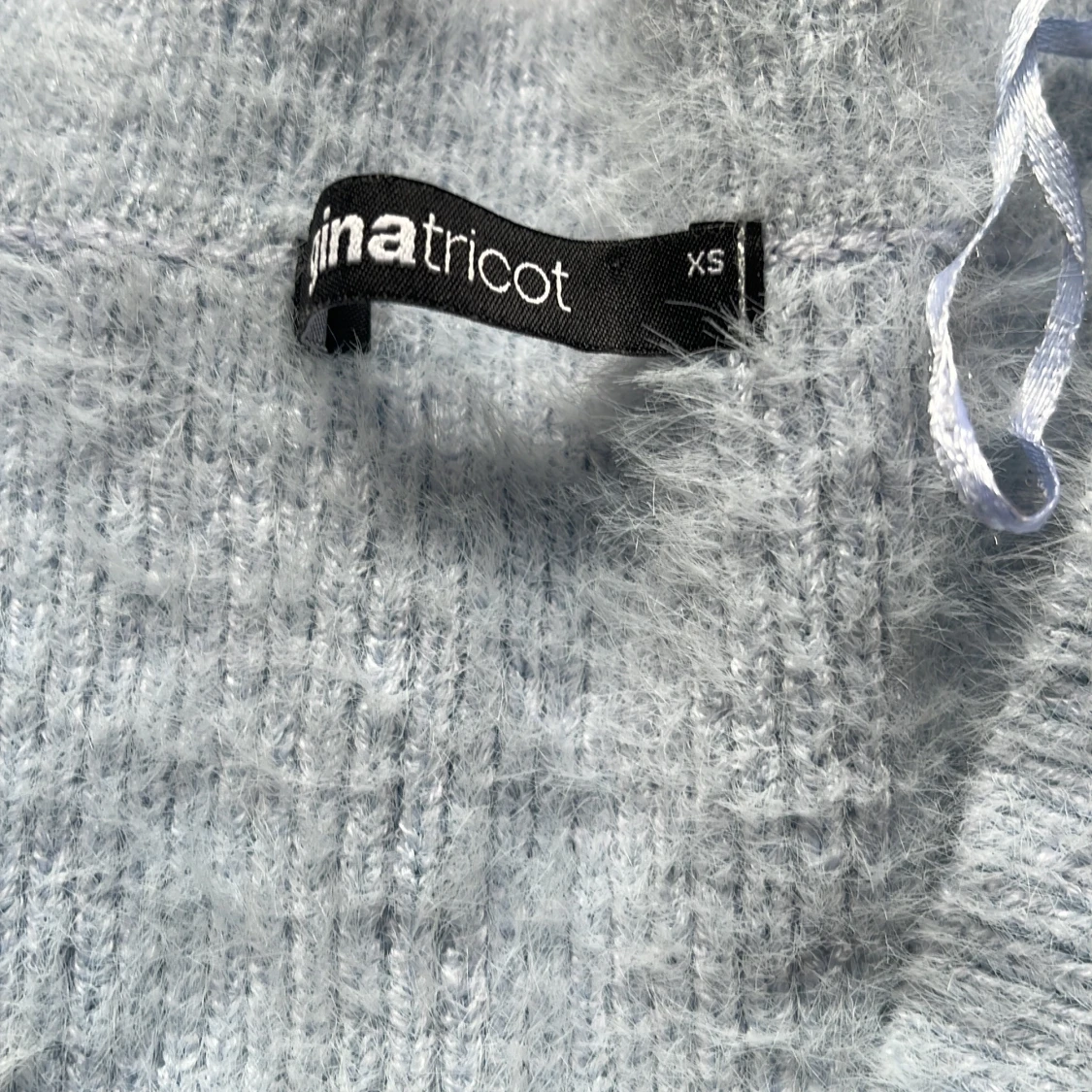 Ljusblå fluffig kofta från Gina Tricot - 1