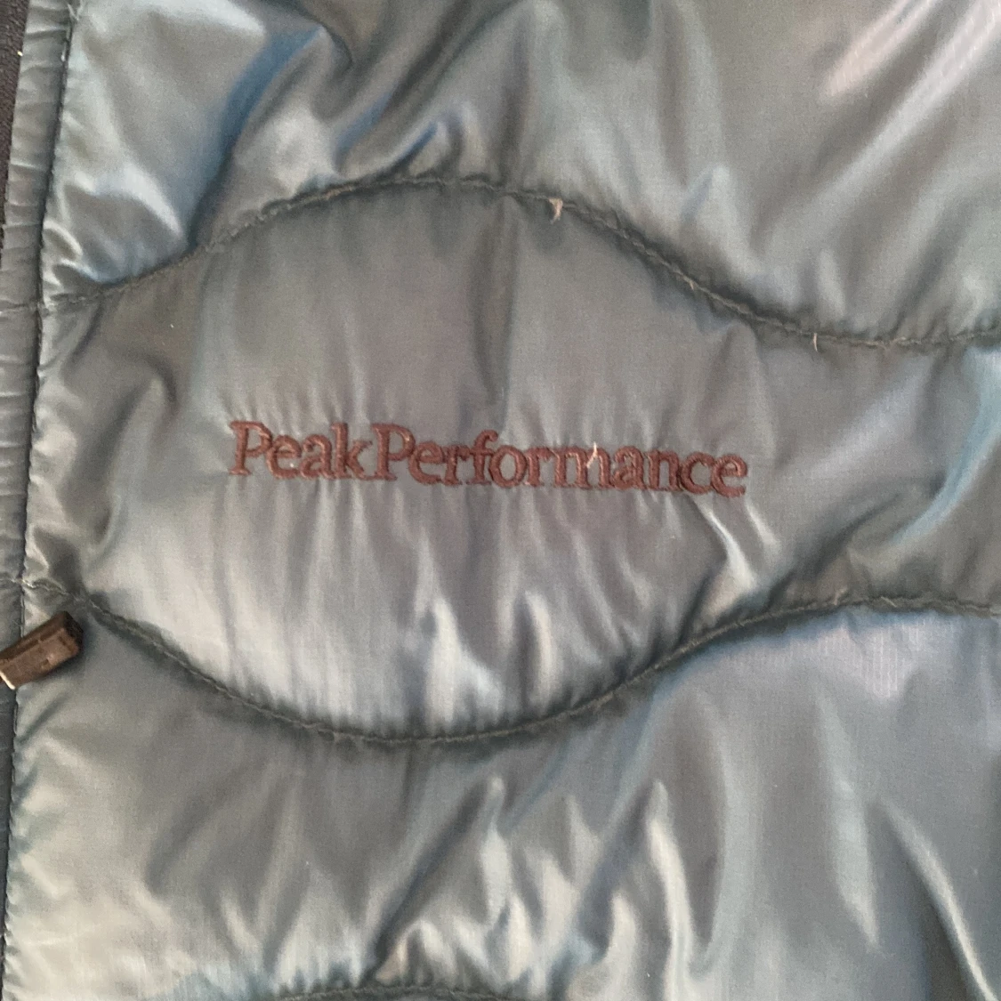 Blå dunjacka från Peak Performance - 1