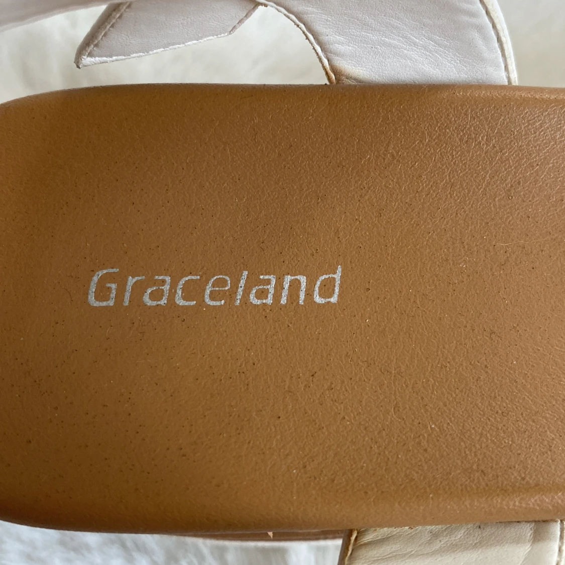 Vita sandaler från Graceland - 3