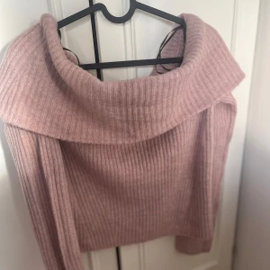 Rosa ribbad offshoulder tröja - Off shoulder tröja, aldrig använd